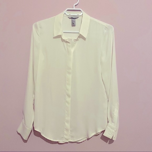 (2/$20) H&M White Button-Up Shirt - Picture 3 of 7